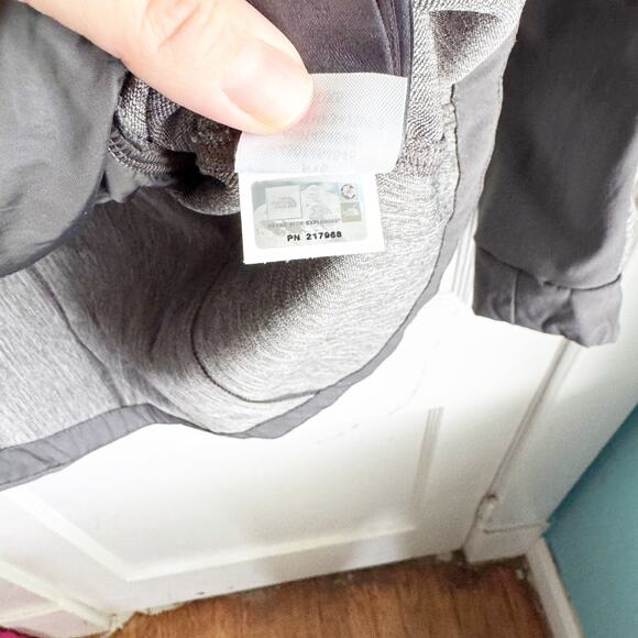 The North Face Women's Pseudio Quilted Hooded Jacket Outdoors Hiking Medium M - Picture 13 of 16